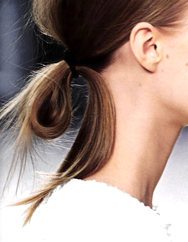 How to Do A Loop Ponytail Hairstyle